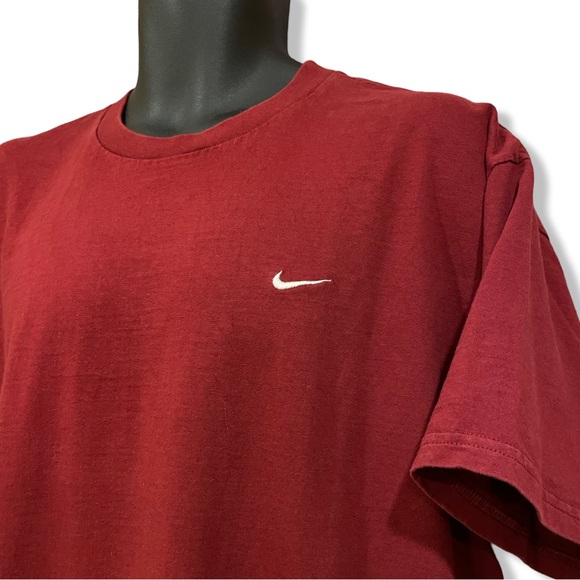 Vintage Y2K Nike T-Shirt - Picture 2 of 4